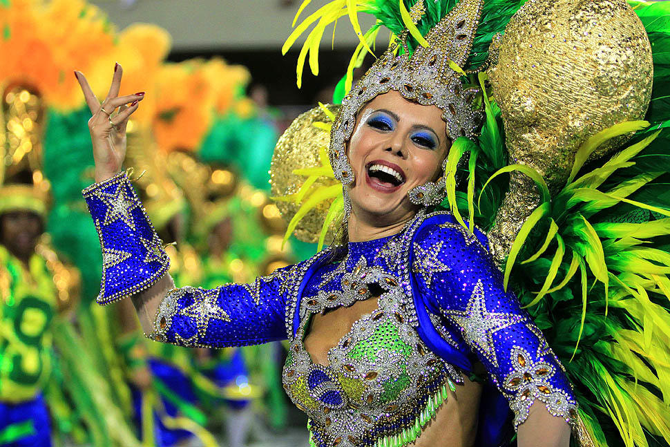 Все о бразилии. Карнавал латина Рио. Латинская Америка Бразилия карнавал. Карнавал в Рио-де-Жанейро. Самба карнавал в Бразилии.