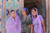 Samarkand, Shah-i-Zinda, local girls