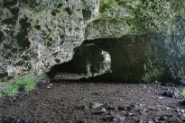 800px-Cave_keshcorran_caves_near_carrowkeel_in_Ireland
