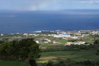1280px-Biscoitos,_vista_parcial,_Praia_da_Vitória,_ilha_Terceira,_Açores