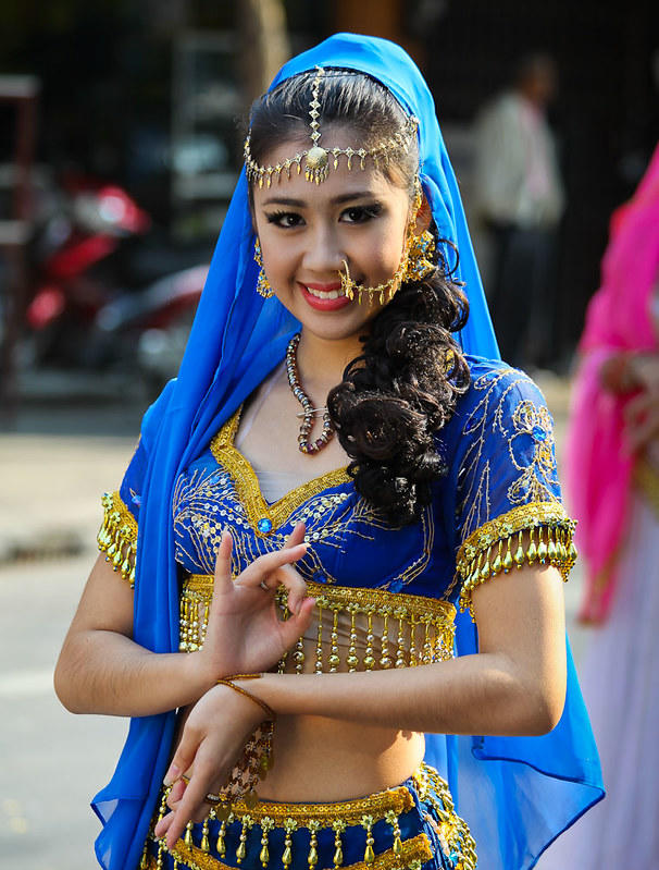 Д тайцы. Тайцы народ. Тайцы малазийцы. Малазийские танцы. Тайцы нация.