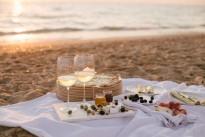 Beautiful,Summer,Picnic,At,Sunset,On,Beach,With,White,Wine,